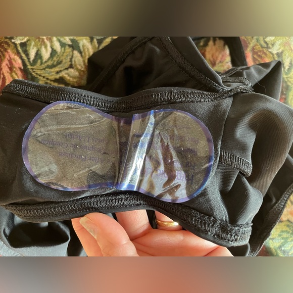 New MIRACLESUIT Must Haves Sanibel One Piece Swimsuit. Size 16DD
#77 - Picture 8 of 9